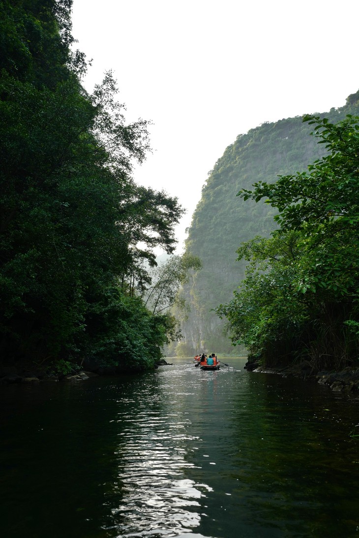 Trang An at sunset: Breathtaking harmony of nature and heritage - ảnh 4