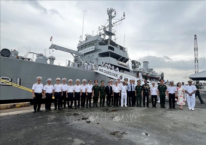 Vietnam and India navies exchange expertise, boost cooperation - ảnh 1