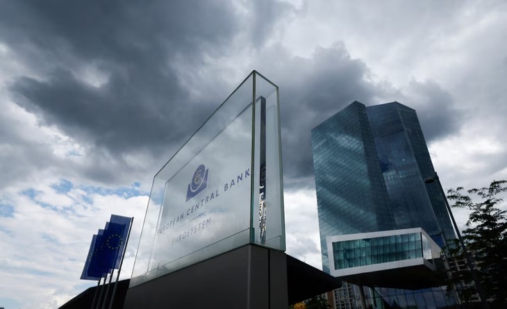 ECB cuts rates again, keeps 2025 growth forecast unchanged - ảnh 1