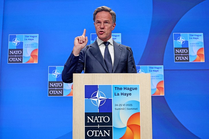 NATO sets new 5% GDP defense spending target - ảnh 1