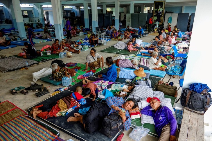 Thailand evacuates 100,000 near Cambodia border as regional tensions rise - ảnh 1