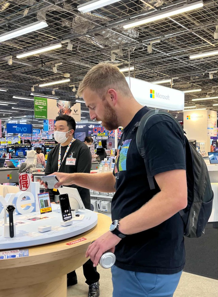 Black Friday rings in the season of spending - ảnh 2