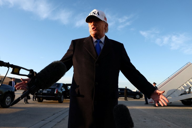 Trump says countries may send warships to safeguard strait of Hormuz - ảnh 1