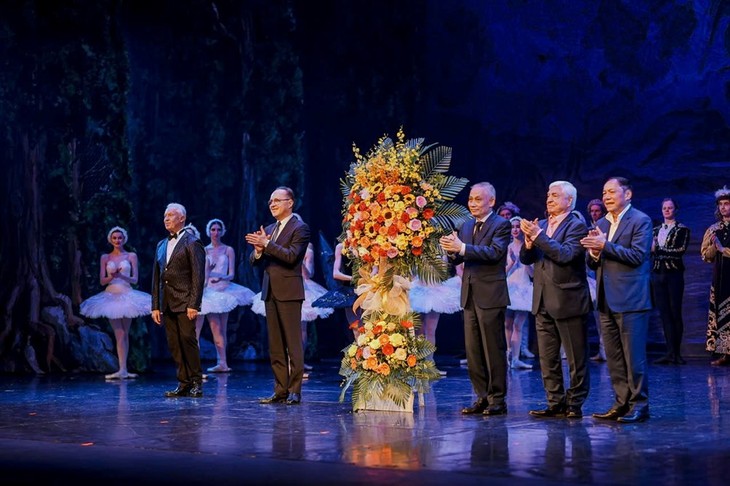 «Лебединое озеро» и русская культура во Вьетнаме - ảnh 1