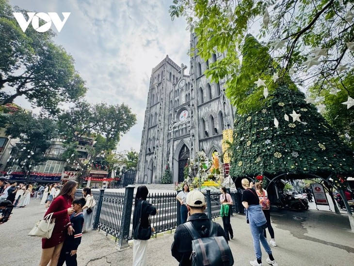 Ханой заработал на туризме более 2 трлн донгов во время новогодних каникул - ảnh 2