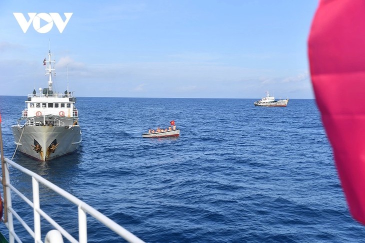  Преодоление морских волн для завершения досрочного голосования - ảnh 1