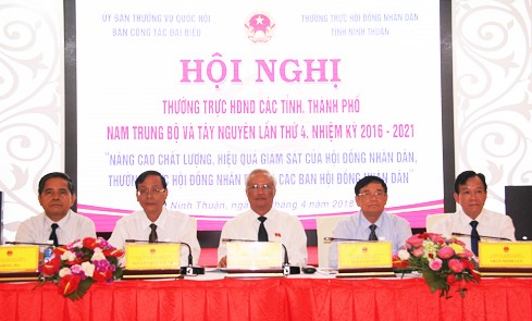 Hội nghị Thường trực HĐND 12 tỉnh, thành phố Nam Trung bộ và Tây Nguyên - ảnh 1