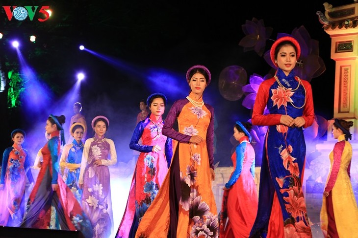 Trình diễn áo dài tại Festival Huế 2018 - ảnh 1