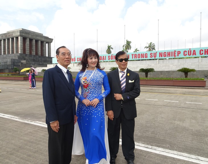 Đoàn cựu giáo viên kiều bào Thái Lan về thăm Hà Nội - ảnh 9