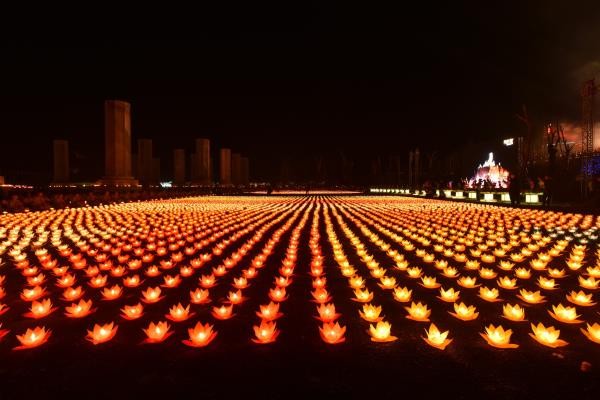 Đại lễ Vesak 2019: Đại lễ hoa đăng cầu nguyện hòa bình thế giới - ảnh 5