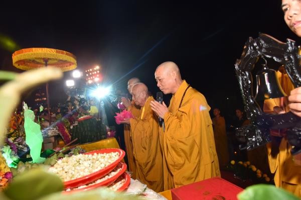 Đại lễ Vesak 2019: Đại lễ hoa đăng cầu nguyện hòa bình thế giới - ảnh 1