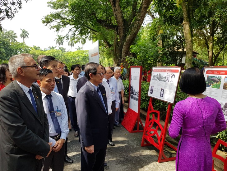 Triển lãm “Hồ Chí Minh-Cuộc đời và sự nghiệp từ tài liệu lưu trữ Việt Nam và quốc tế” - ảnh 3