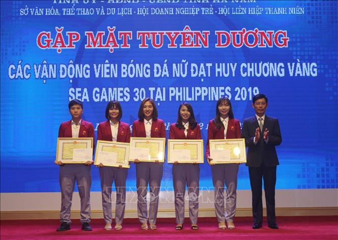 Tuyên dương các vận động viên bóng đá nữ đoạt Huy chương vàng SEA Games 30 - ảnh 1