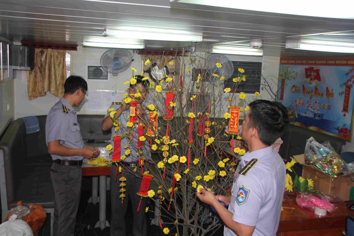 Chuẩn bị chu đáo hàng hóa, quà Tết tặng cán bộ, chiến sĩ Nhà giàn DK1, Tàu trực và Côn Đảo - ảnh 2