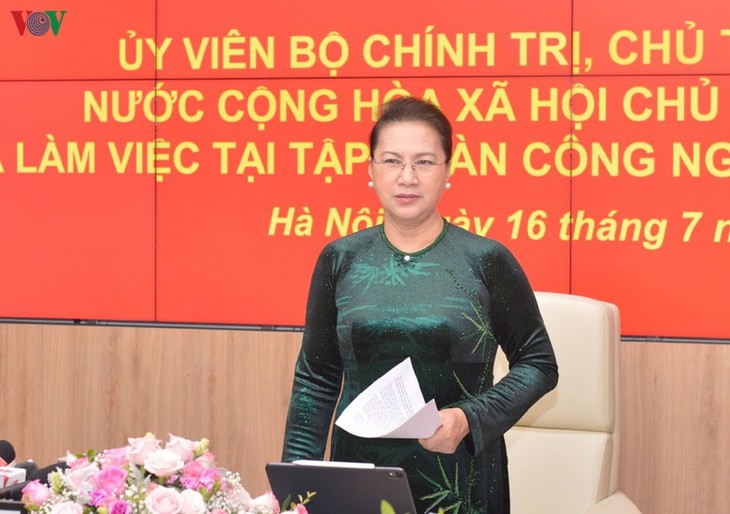 Chủ tịch Quốc hội làm việc với Tập đoàn Công nghiệp - Viễn thông Quân đội - ảnh 1