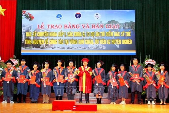 60 bác sĩ trẻ tình nguyện nhận công tác tại vùng khó khăn - ảnh 1