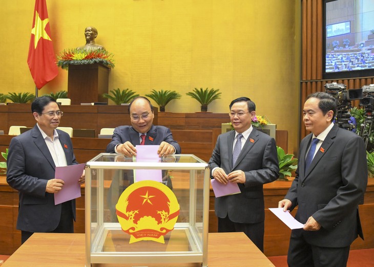 Quốc hội miễn nhiệm Phó Chủ tịch nước, một số thành viên Ủy ban thường vụ Quốc hội - ảnh 1