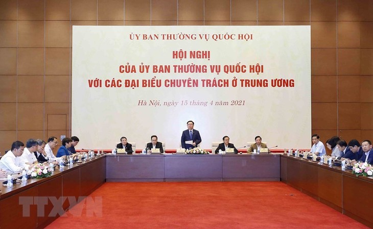 Chủ tịch Quốc hội dự Hội nghị của Ủy ban thường vụ Quốc hội với các đại biểu chuyên trách ở Trung ương - ảnh 1