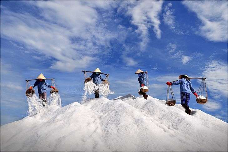 Triển lãm ảnh “Việt Nam qua ống kính nhiếp ảnh gia quốc tế” - ảnh 1