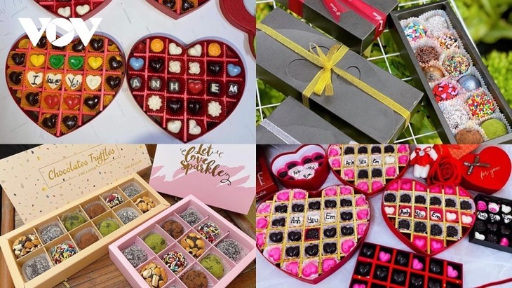 Sôi động thị trường hoa, quà tặng trong ngày lễ tình yêu Valentine - ảnh 2