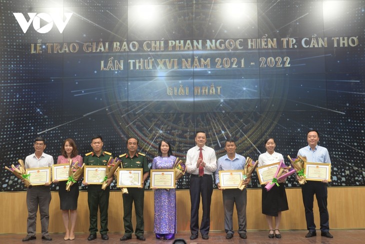 Trao Giải báo chí Phan Ngọc Hiển lần thứ XVI năm 2021-2022 - ảnh 1