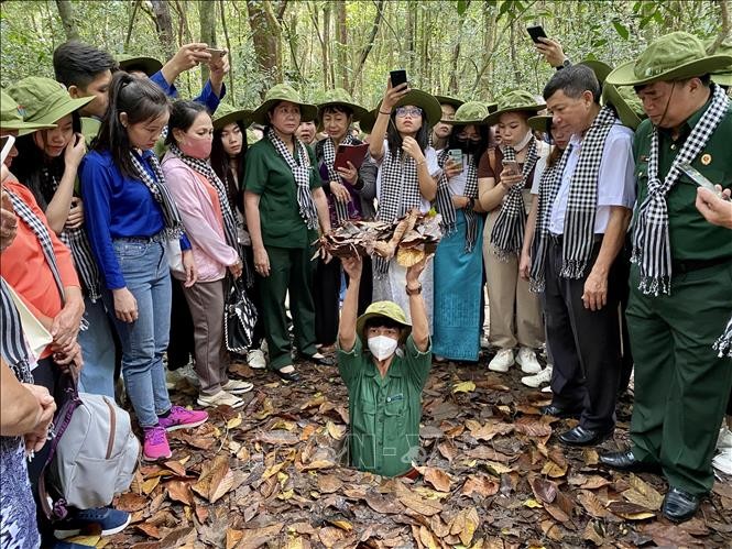 Giao lưu cựu chiến binh Thành phố Hồ Chí Minh với sinh viên Lào, Campuchia - ảnh 1