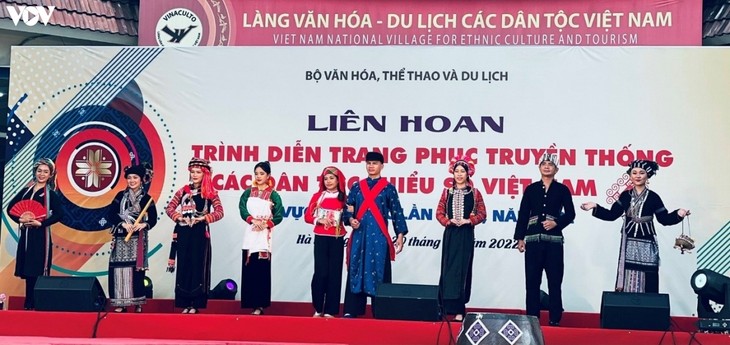 Liên hoan trình diễn trang phục các dân tộc thiểu số khu vực phía Bắc lần thứ nhất         - ảnh 1