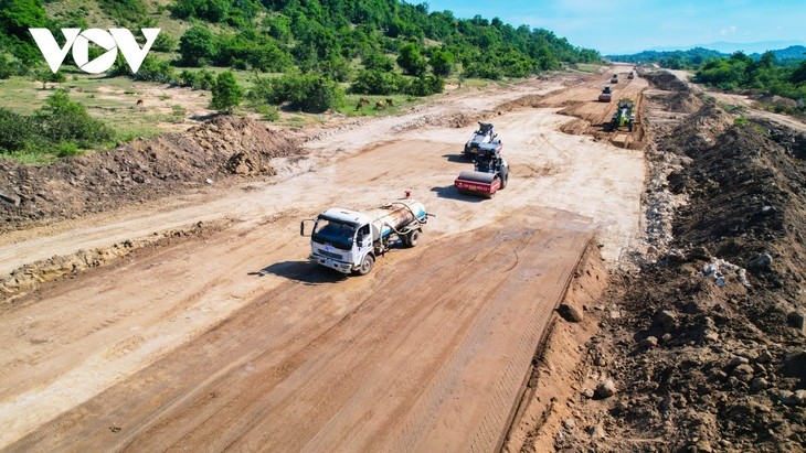 Đồng loạt khởi công 12 dự án cao tốc Bắc-Nam vào sáng mùng 1 Tết Dương lịch - ảnh 1