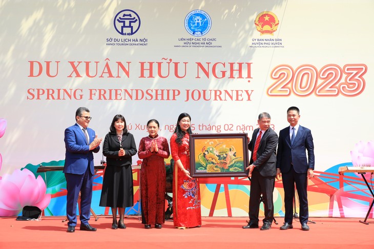 Du xuân hữu nghị 2023: Thêm những trải nghiệm thú vị về vẻ đẹp văn hóa Hà Nội - ảnh 13