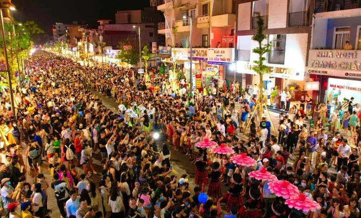 Du lịch Huế khởi động hè với chương trình Carnival Sắc màu - ảnh 1