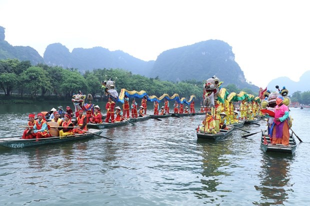 Hàng nghìn du khách trẩy hội Tràng An - ảnh 1