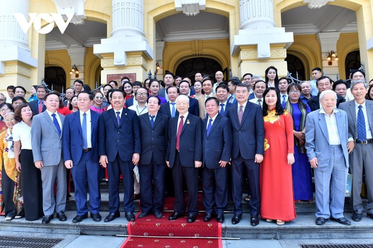 Đội ngũ văn nghệ sỹ nước nhà cần đáp ứng tốt hơn nữa yêu cầu của sự nghiệp chấn hưng văn hóa - ảnh 2