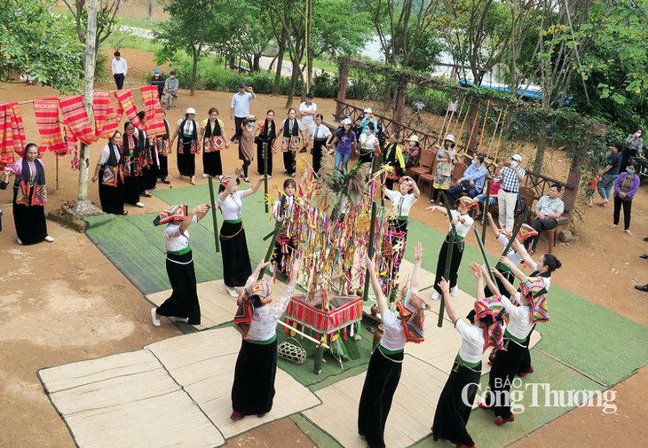 Tháng 8, cùng “Về Làng trải nghiệm nét văn hóa truyền thống” - ảnh 1