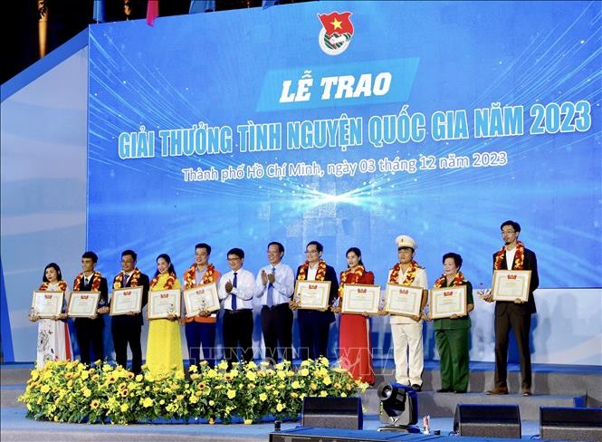 Trao giải thưởng Tình nguyện quốc gia năm 2023 - ảnh 1