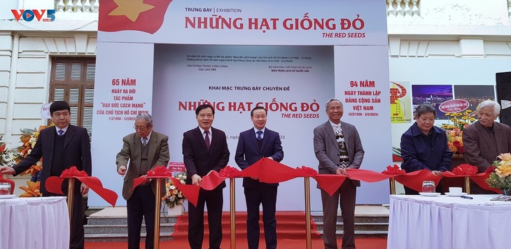 Khai mạc trưng bày chuyên đề “Những hạt giống đỏ” - ảnh 2