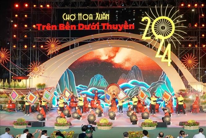 Đặc sắc chợ hoa Xuân “Trên bến dưới thuyền” tại Thành phố Hồ Chí Minh - ảnh 1