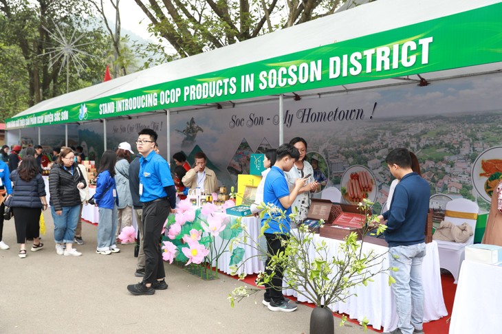 Trải nghiệm thú vị ở đền Gióng (Sóc Sơn, Hà Nội) của bạn bè quốc tế - ảnh 4