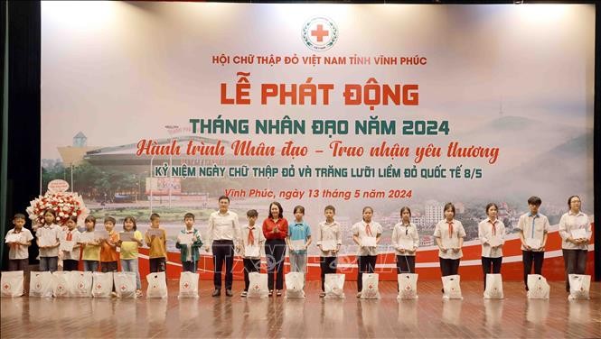 Vĩnh Phúc phát động Tháng Nhân đạo năm 2024 “Hành trình nhân đạo - Trao nhận yêu thương” - ảnh 1