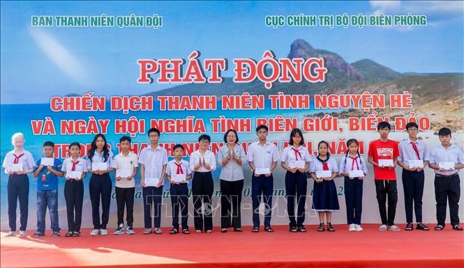 Chiến dịch Thanh niên tình nguyện Hè và Ngày hội “Nghĩa tình biên giới, biển đảo” - ảnh 1