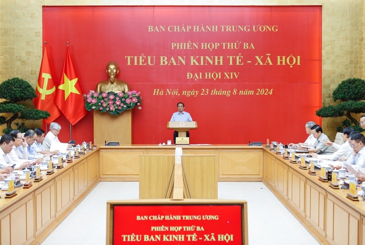 Thủ tướng Chính Phủ Phạm Minh Chính chủ trì Phiên họp thứ 3 của Tiểu ban Kinh tế - Xã hội - ảnh 1