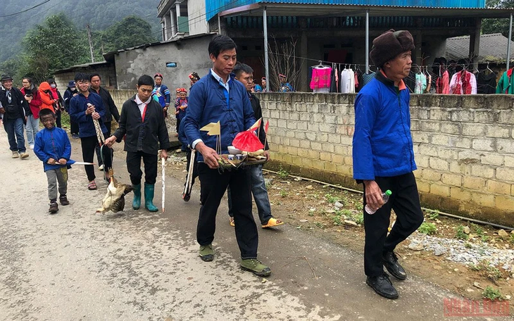 Người Phù Lá tổ chức quét ma làng - ảnh 1