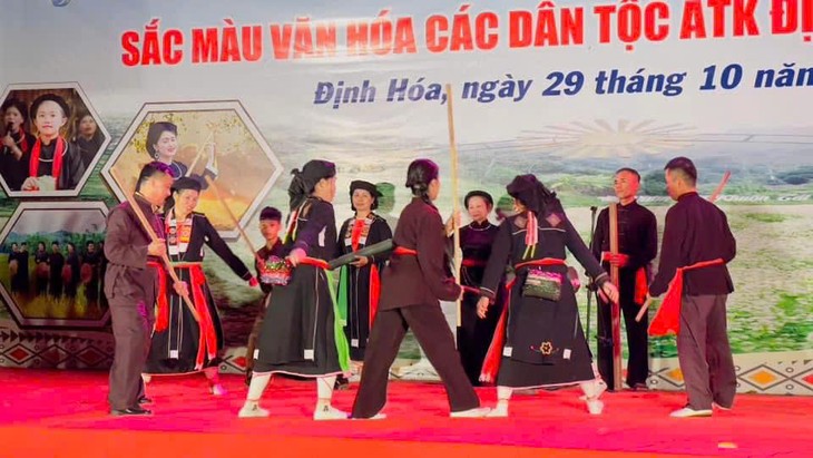 Múa Tắc xình - di sản văn hóa đặc sắc của đồng bào dân tộc Sán Chay - ảnh 1