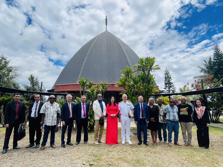 Thứ trưởng Lê Thị Thu Hằng thăm, làm việc tại New Caledonia - ảnh 2