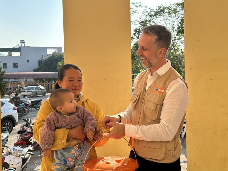 UNFPA và Hội Nông dân Việt Nam trao tặng 400 bộ đồ dùng thiết yếu cho phụ nữ ở Bắc Giang - ảnh 8