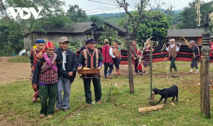 “Nối dây ân linh thần núi”- Lễ tục độc đáo của người Pa Kô - ảnh 1