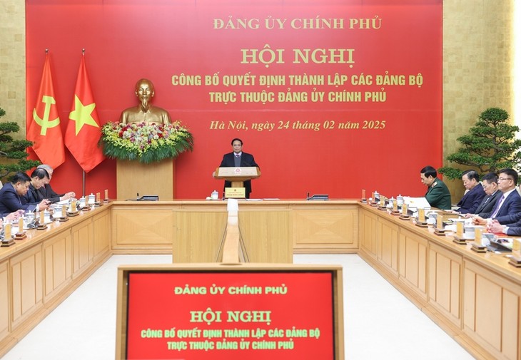 Thủ tướng Phạm Minh Chính trao quyết định thành lập cho 15 Đảng bộ trực thuộc Đảng ủy Chính phủ - ảnh 1