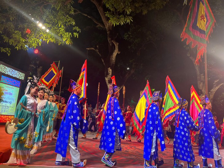 Hà Nội triển khai tour đêm du lịch: Tiếng chuông Trấn Vũ-Chạm vào linh thiêng, sống cùng huyền thoại - ảnh 1