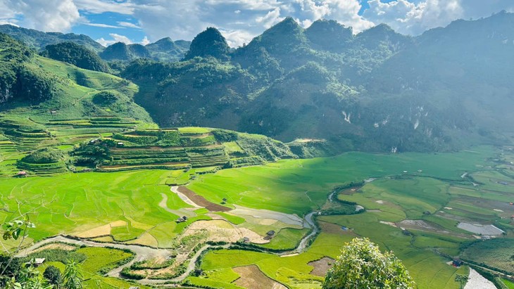 Tủa Chùa - vẻ đẹp hoang sơ và  huyền bí giữa đại ngàn Tây Bắc - ảnh 2