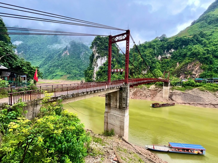 Tủa Chùa - vẻ đẹp hoang sơ và  huyền bí giữa đại ngàn Tây Bắc - ảnh 3