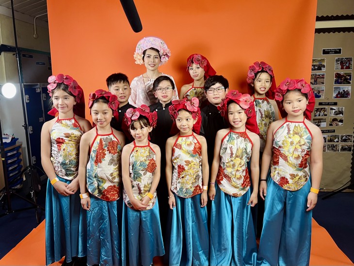 Sắc màu văn hóa Việt Nam lan tỏa tại Lễ hội Happy Street 2025 tại London - ảnh 2